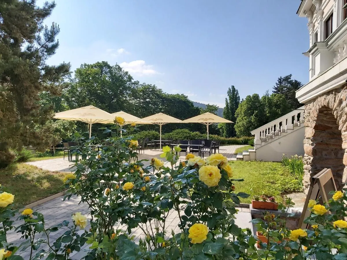 Hotel Villa Golf Cihelny Κάρλοβι Βάρι
