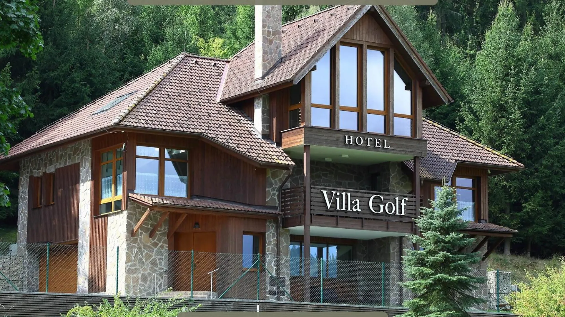 Hotel Villa Golf Cihelny Κάρλοβι Βάρι